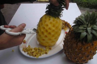 菠萝怎么削皮,第2图